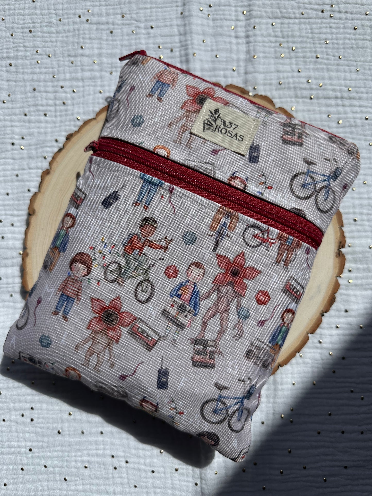 Funda para eReader Stranger Things con bolsillo (con los dos estampados)