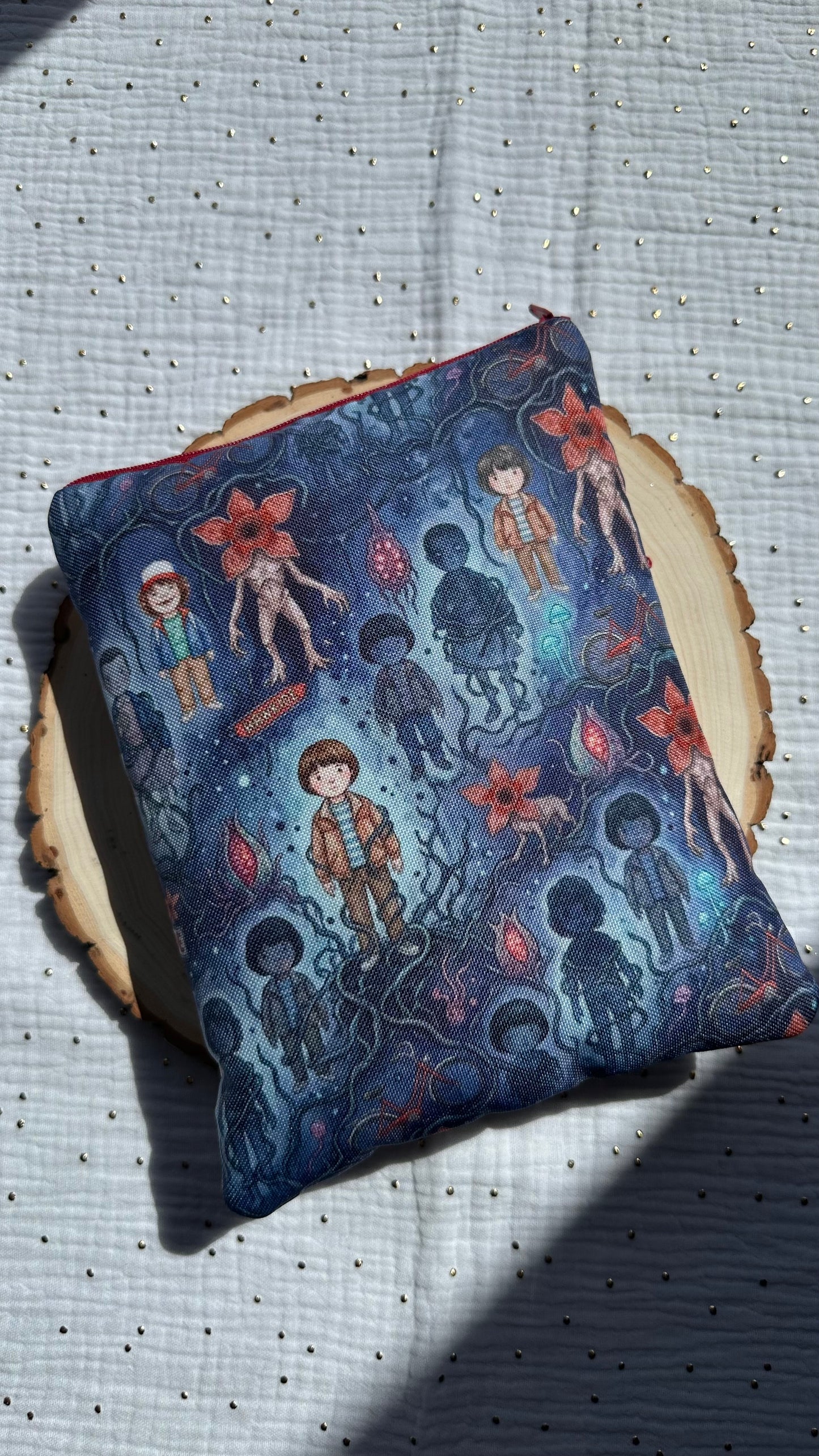 Funda para eReader Stranger Things con bolsillo (con los dos estampados)
