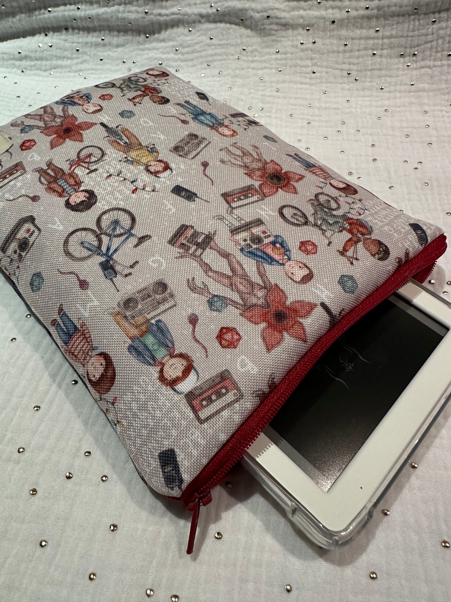 Funda para eReader Stranger Things (con los dos estampados)