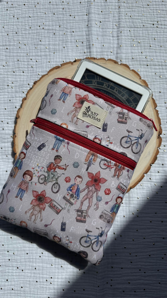 Funda para eReader Stranger Things con bolsillo (con los dos estampados)
