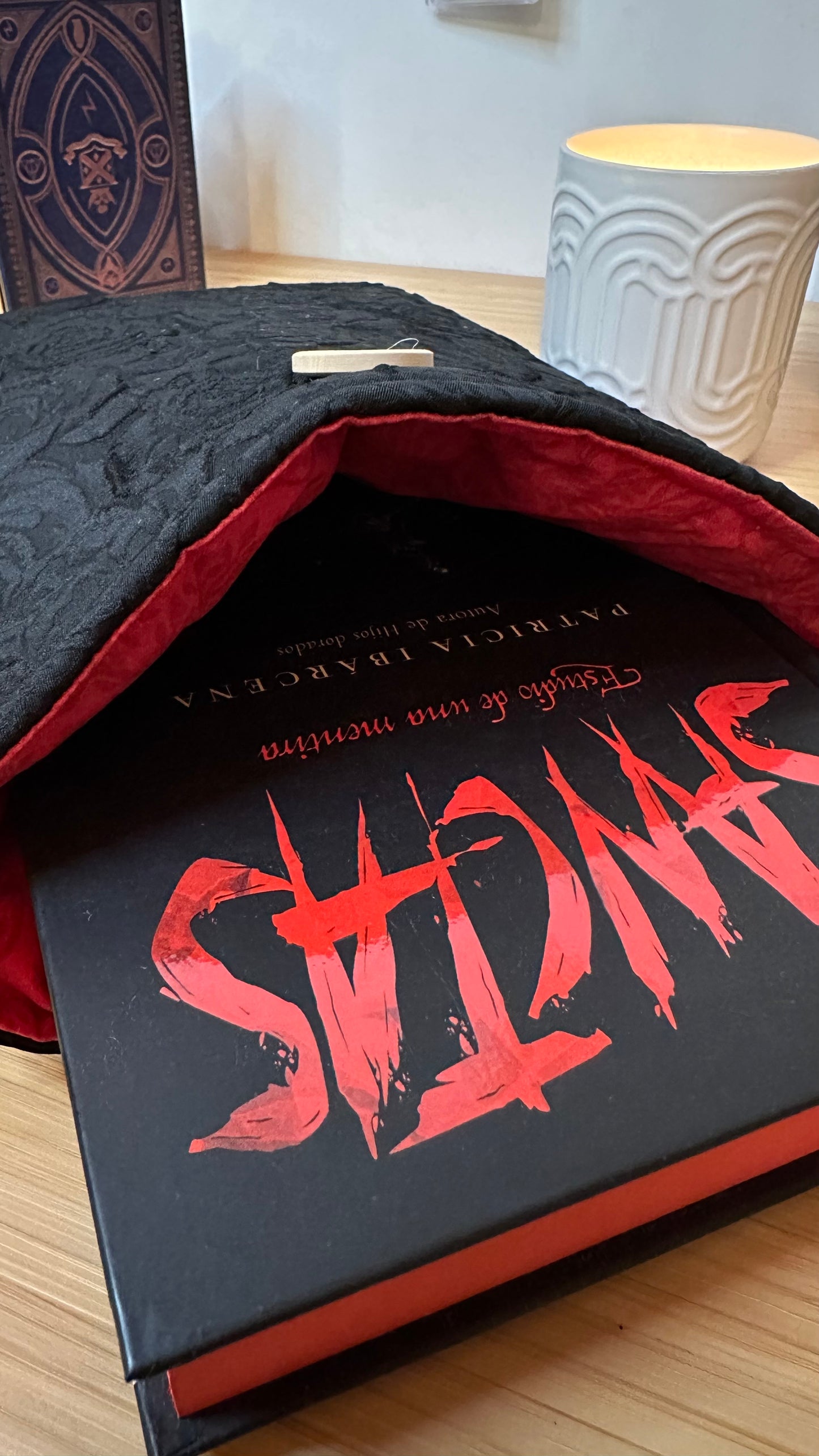 Funda de libro Sanctas